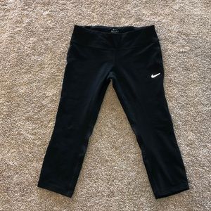 Nike Women’s Capri Workout Tights
